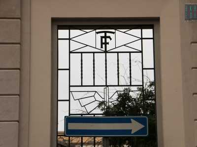 In disuso come stazione dagli anni 60, oggi l�edificio � diventato la sede dell�engineering della Ferrotranviaria, ma continua a mantenere un fascino retr�, grazie ad esempio alle finestre a pianoterra che tra giochi geometrici sono marchiate con le lettere �F� e �T�